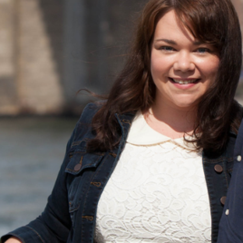 Headshot of Sarah Myruski.