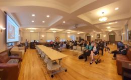 Panoramic view of the attendees of the presentation.