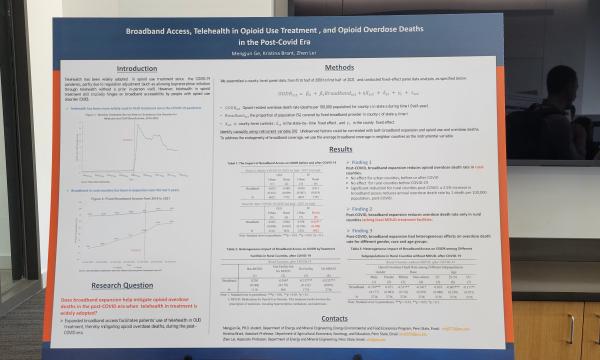 Photo of poster by Zhen Lei, Mengjun Ge, Kristina Brant.