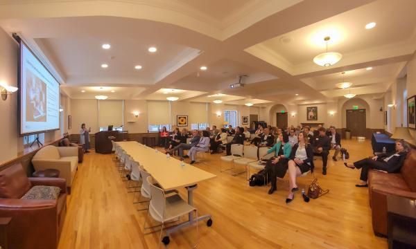 Panoramic view of the attendees of the presentation.