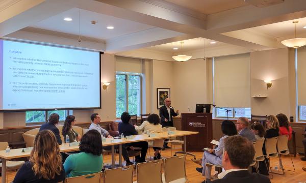 Alexis Santos, SSRI cofund, presents about his research.