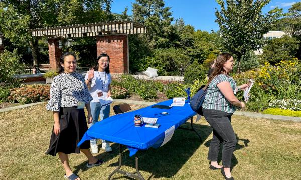 Attendees mingling outside on the Alumni Hall lawn.