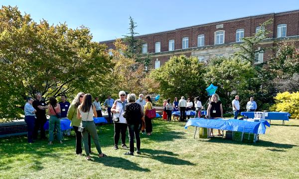 Attendees mingling at on the Alumni Hall lawn.